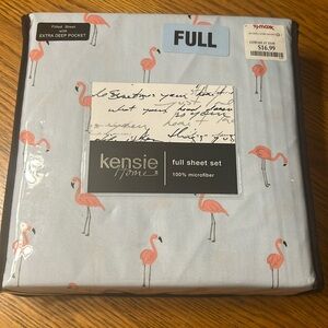 NWT. Full size flamingo sheet set. Pale blue.